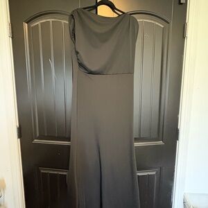 Elegant Black Sleeveless Gown